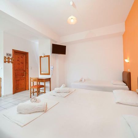Komninos Rooms Панагія Екстер'єр фото