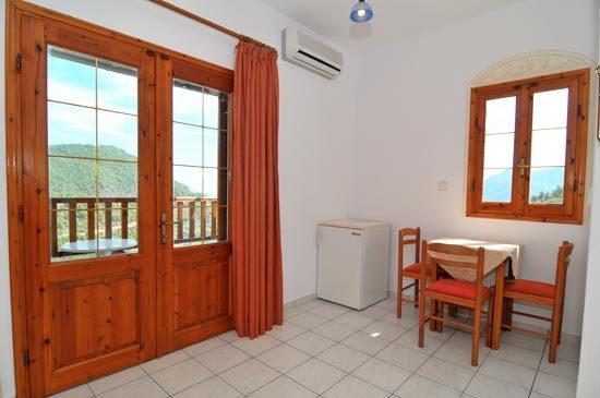 Komninos Rooms Панагія Номер фото